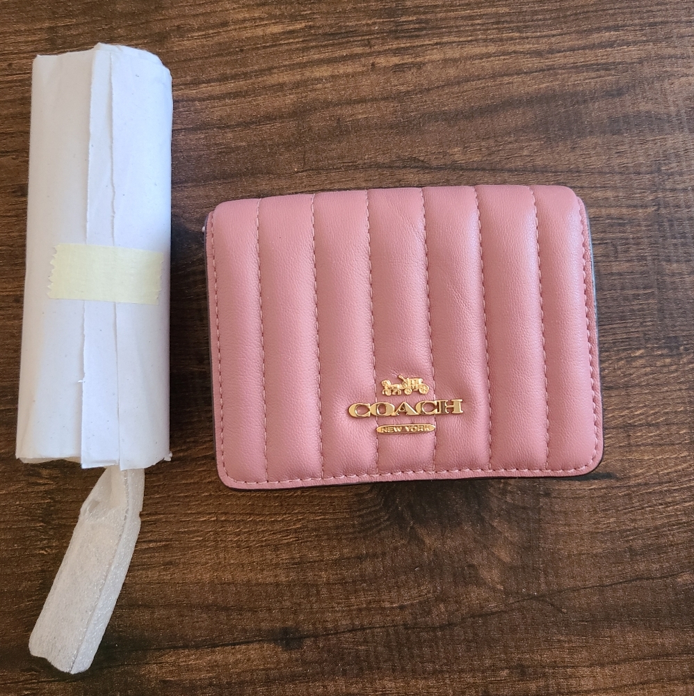 Mini Wallet On A Chain With Linear Quilting